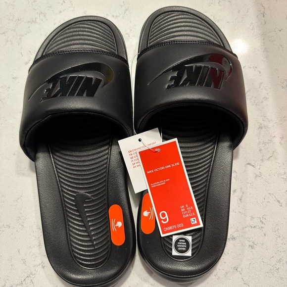 Nike Victori One - Picture 1 of 3